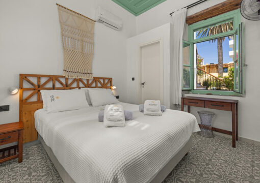 Apollonia Suite